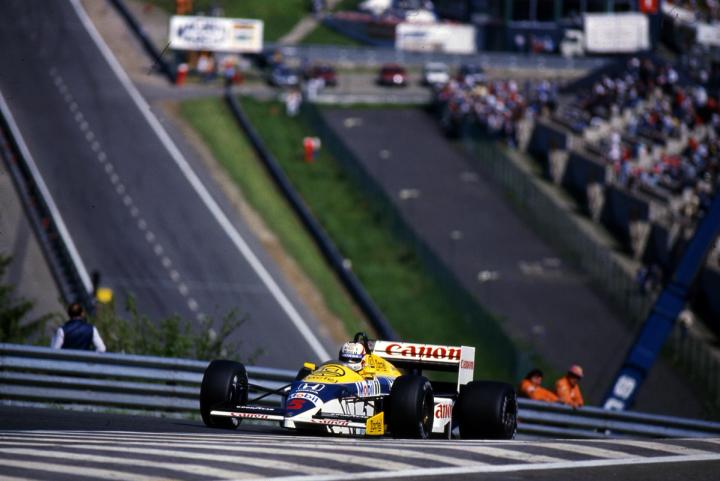 Nigel Mansell leads the 1986 Belgian GP in the FW11