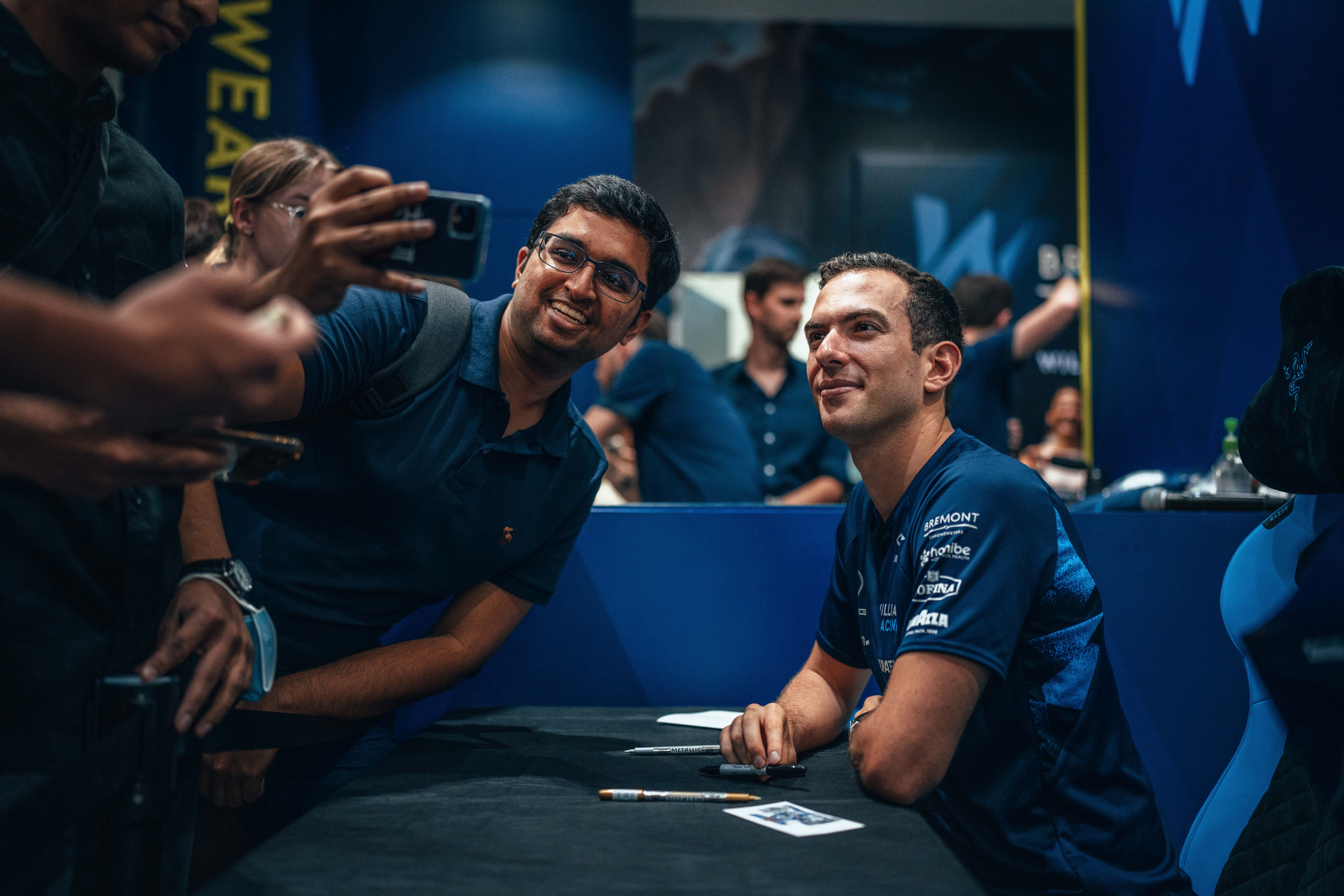 Plenty popped by for a selfie with our No6