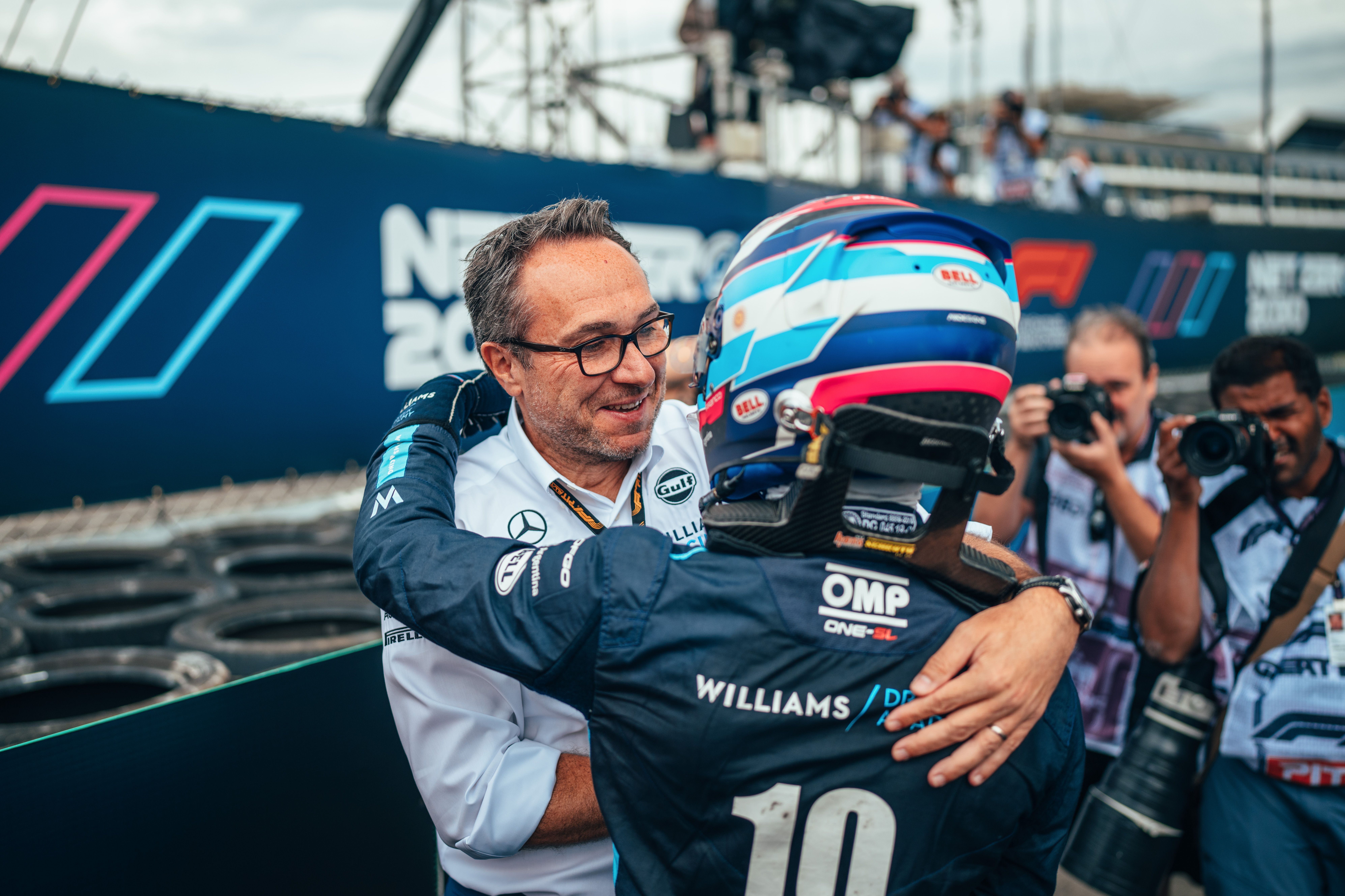 A congratulatory embrace from Sven.