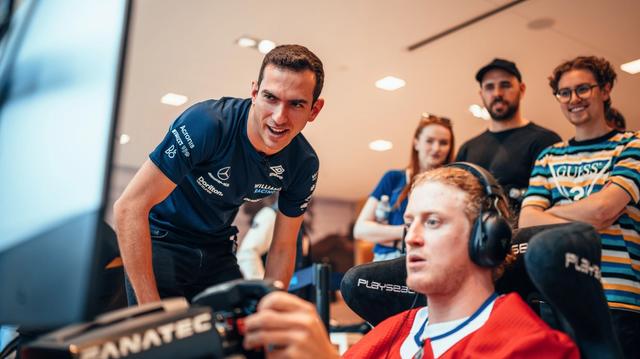 The NHL star had a go on one of our Esports rigs