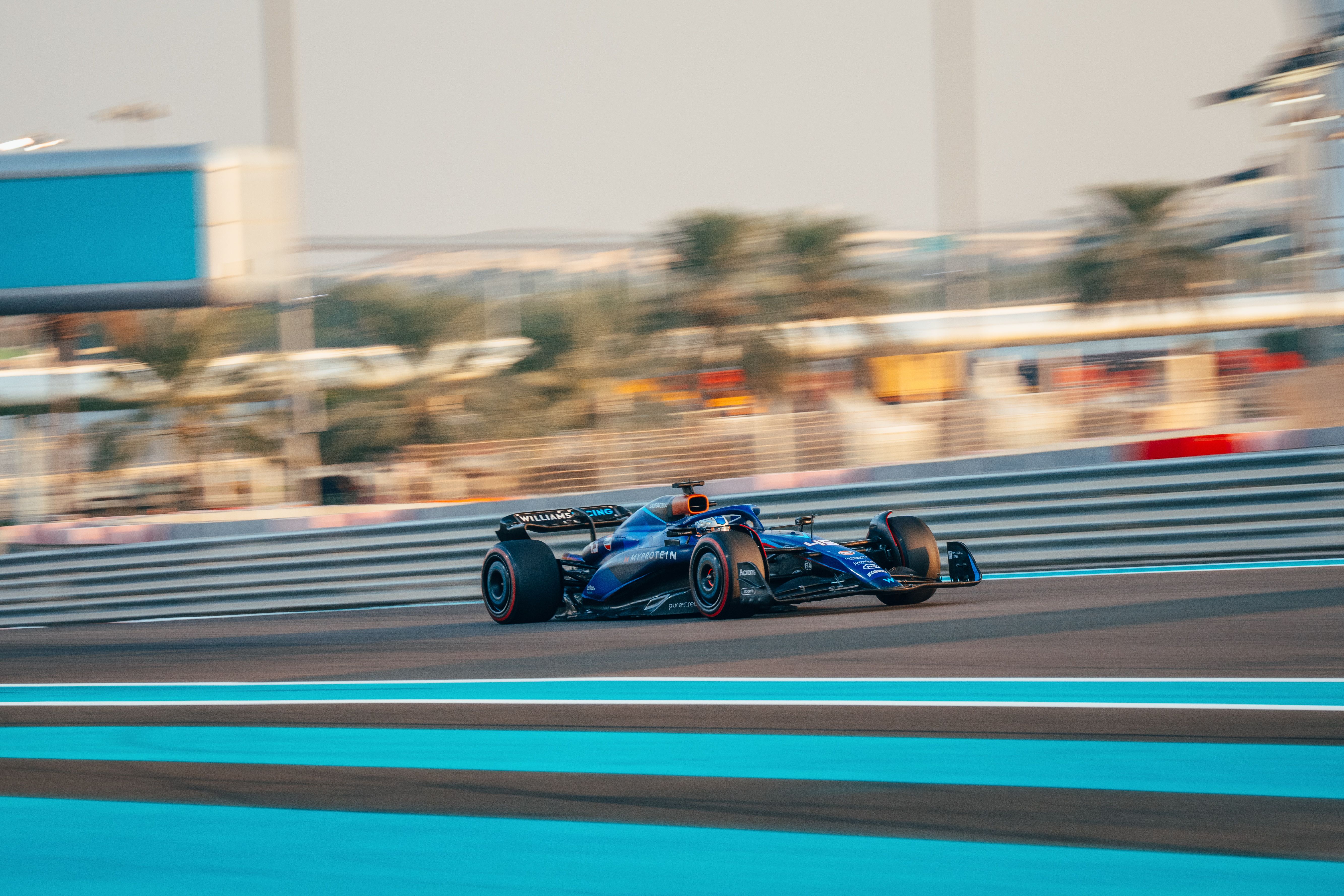 Rising the Abu Dhabi Hill.