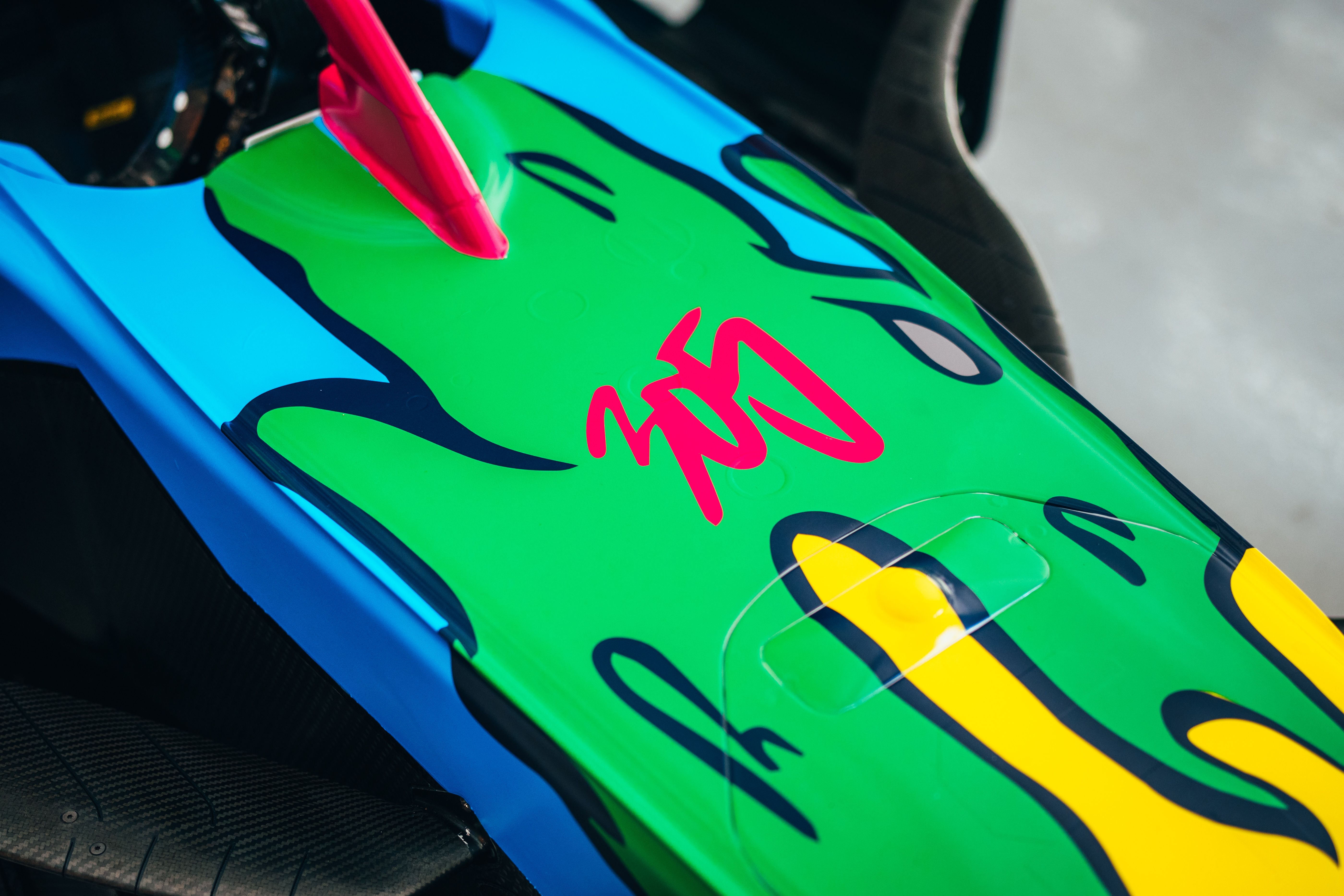 Let’s head to the front of the FW41 which has a completely different look