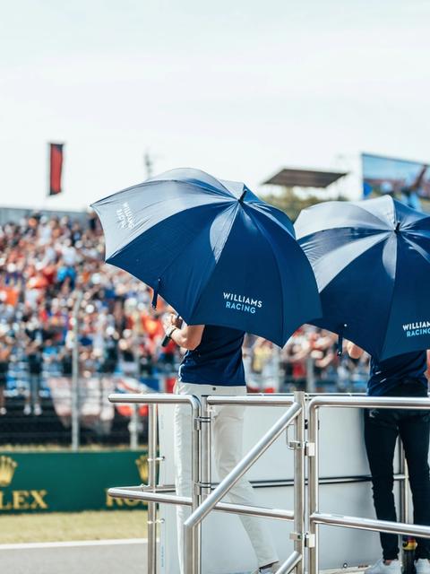 And our duo were using umbrellas to protect themselves from the sun, but that would all change.