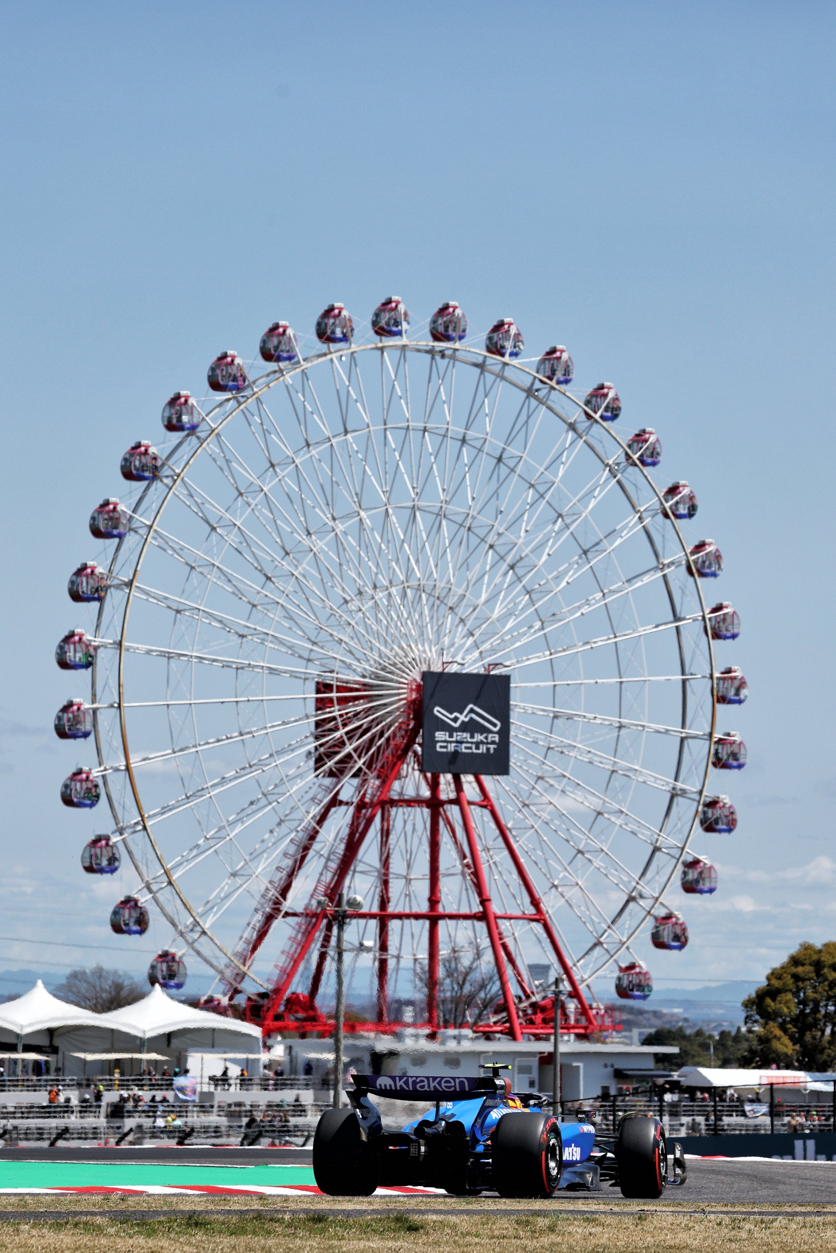 The iconic wheel.