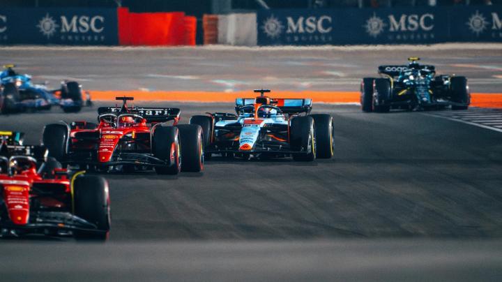 Alex Albon in the Gulf livery FW45 at the Qatar Grand Prix F1 Sprint 2023