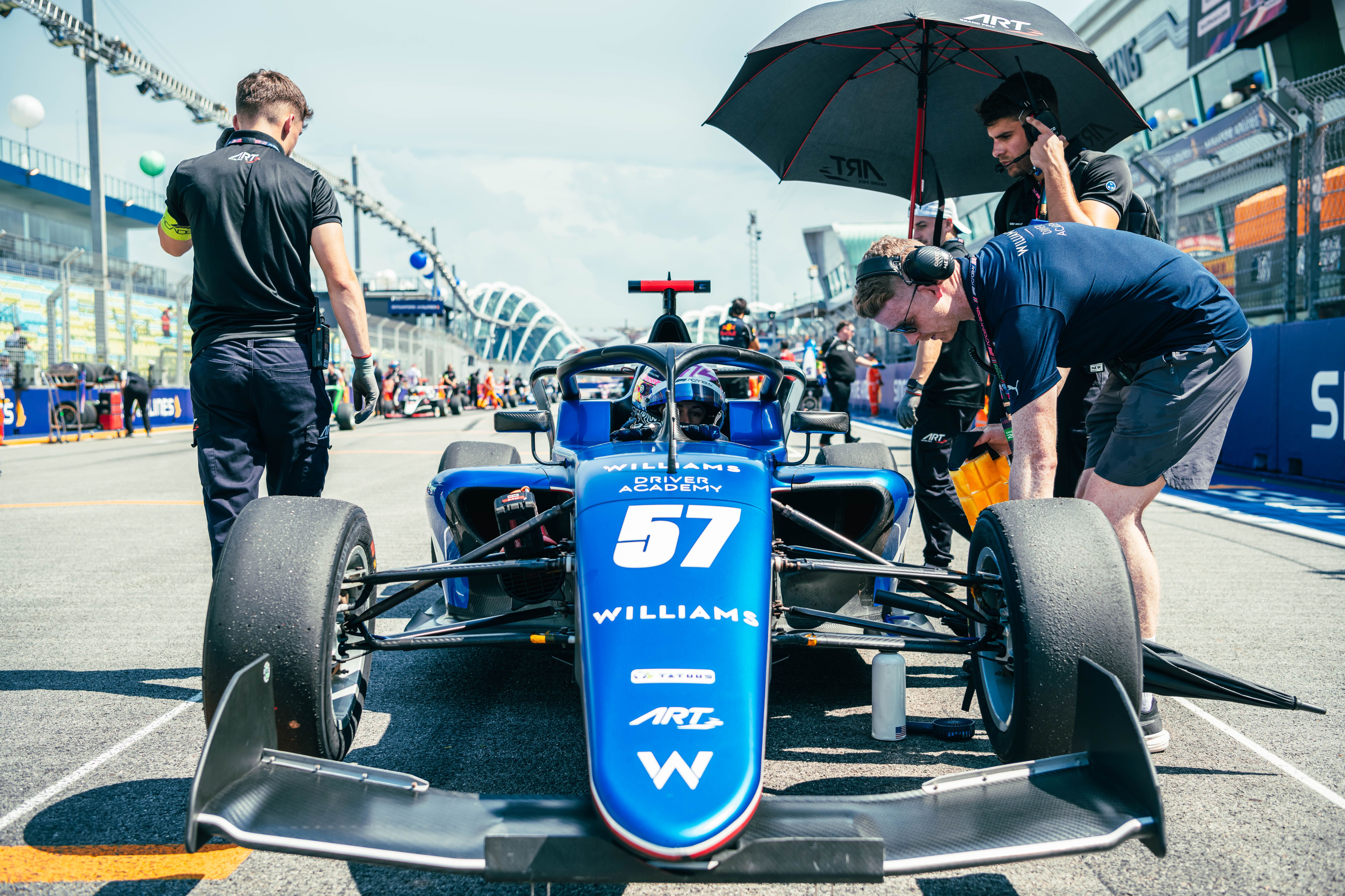 First on track this Sunday was Lia in F1 Academy.