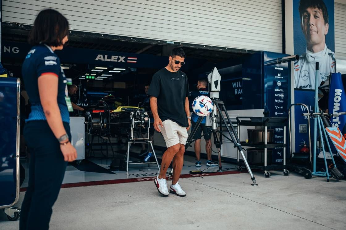 Uruguayan football legend Luis Suárez dropped by for a kickabout in Miami.