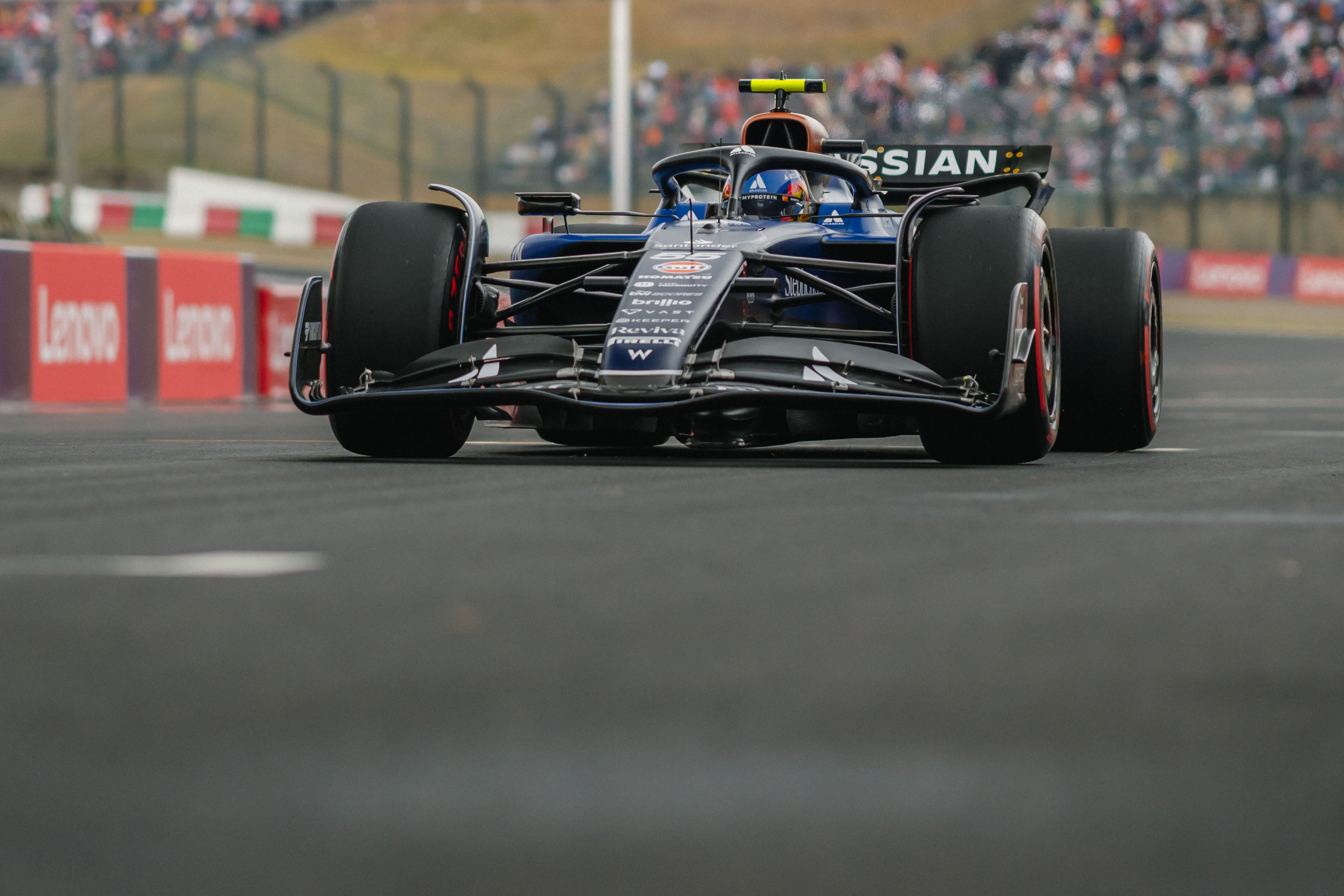 The first trip around Suzuka on Sunday concludes for Carlos