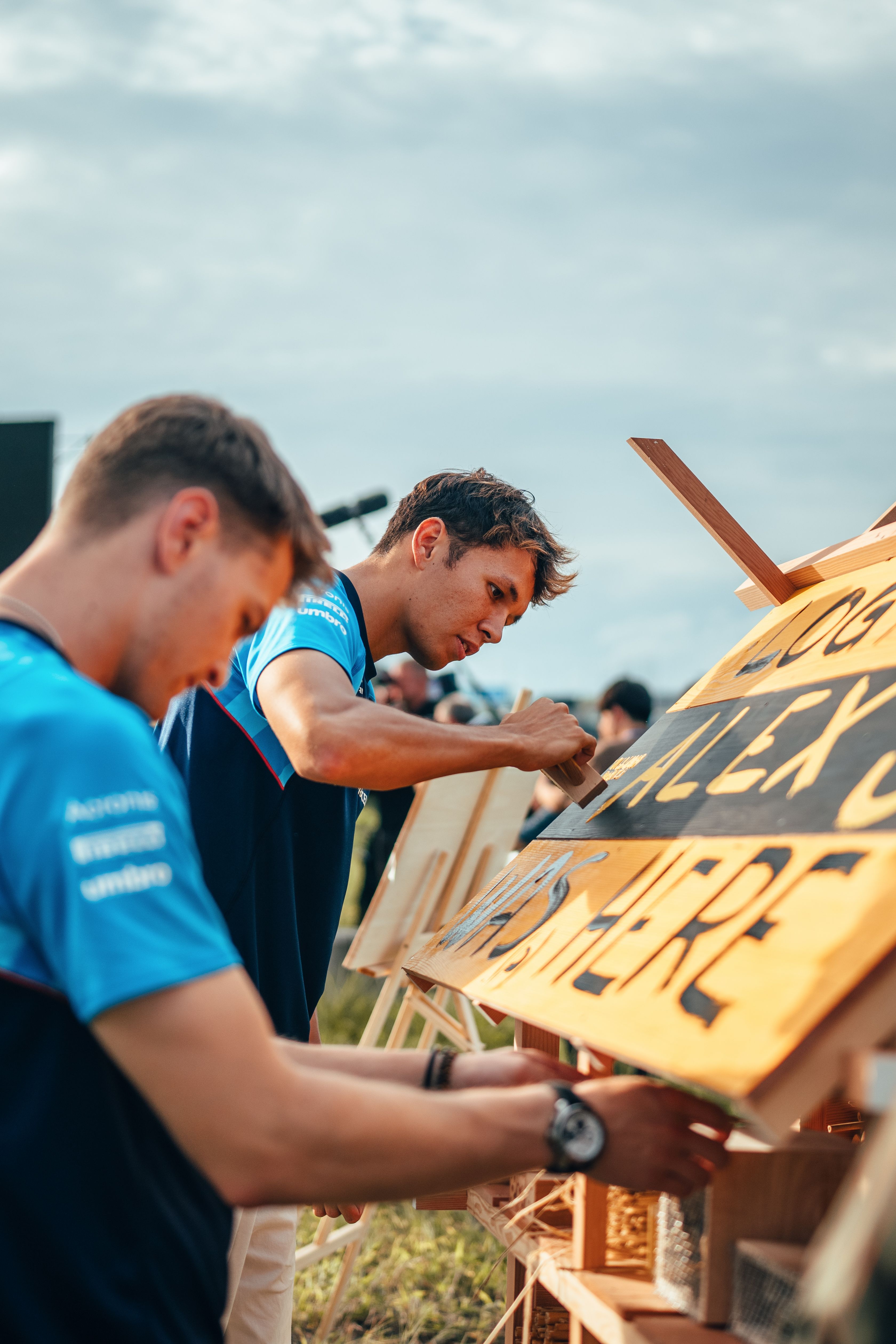 Time for our bee hotel's furnishings.
