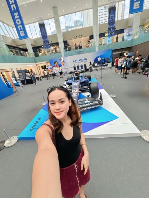 Mary Joenalyn, Singapore GP - "On race day Carlos climbed eight places to secure P10 at Marina Bay"