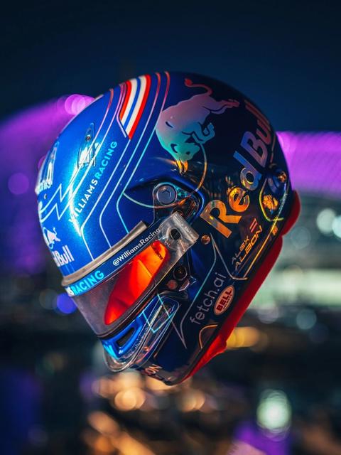 The day-to-night race will have the lid sparkle under the setting sun.