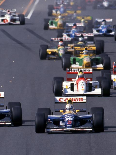 Nigel Mansell and Riccardo Patrese lead the pack away at Suzuka – 1992