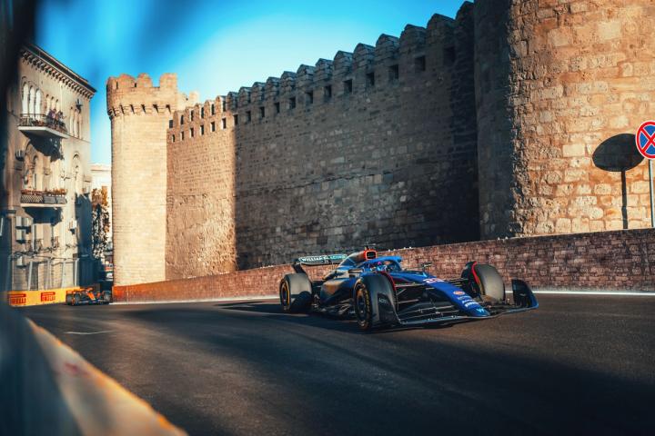 Alex Albon driving the Williams Racing FW45 through the castle section in Baku