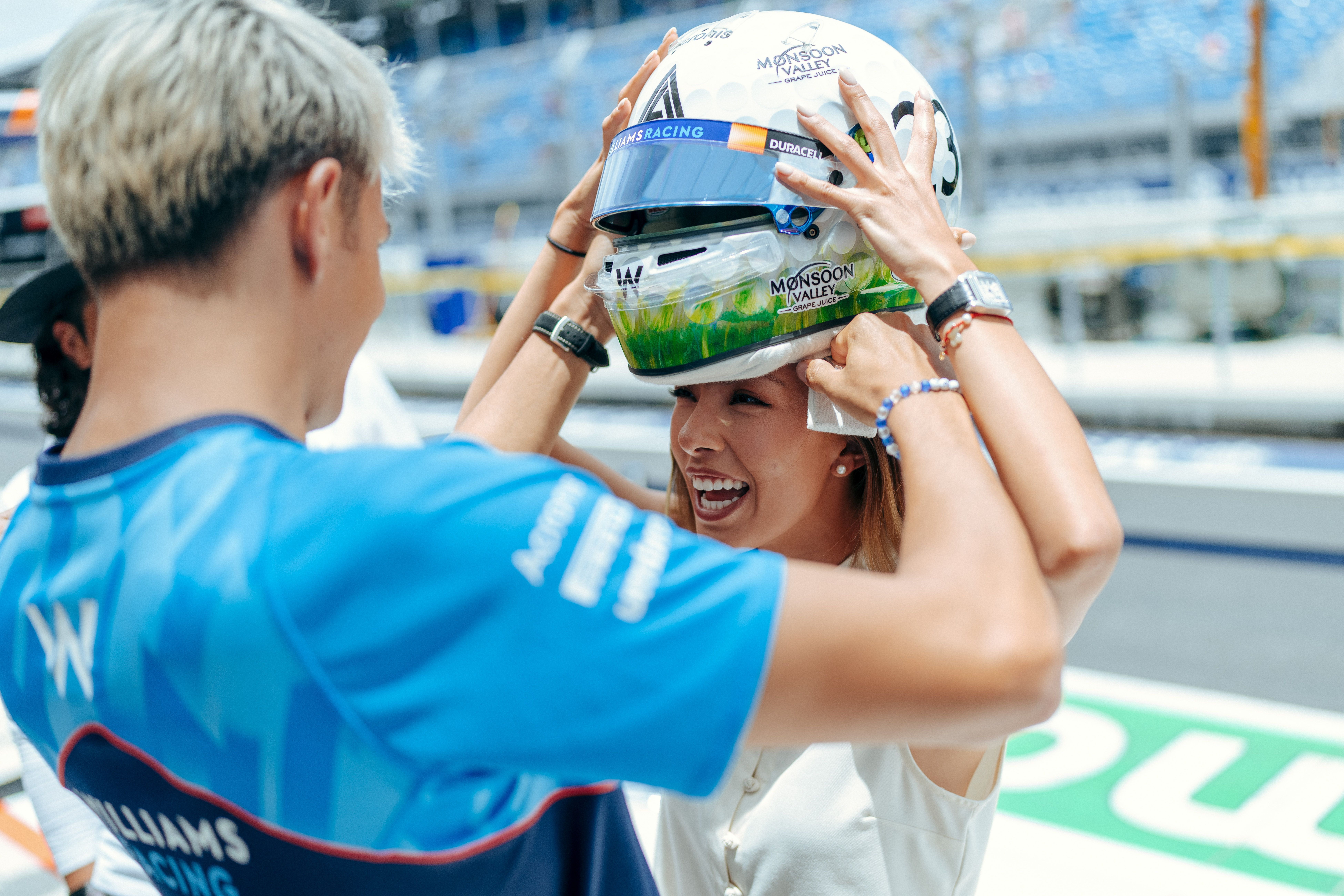 Lily wonders if she can get away with this in the LPGA.