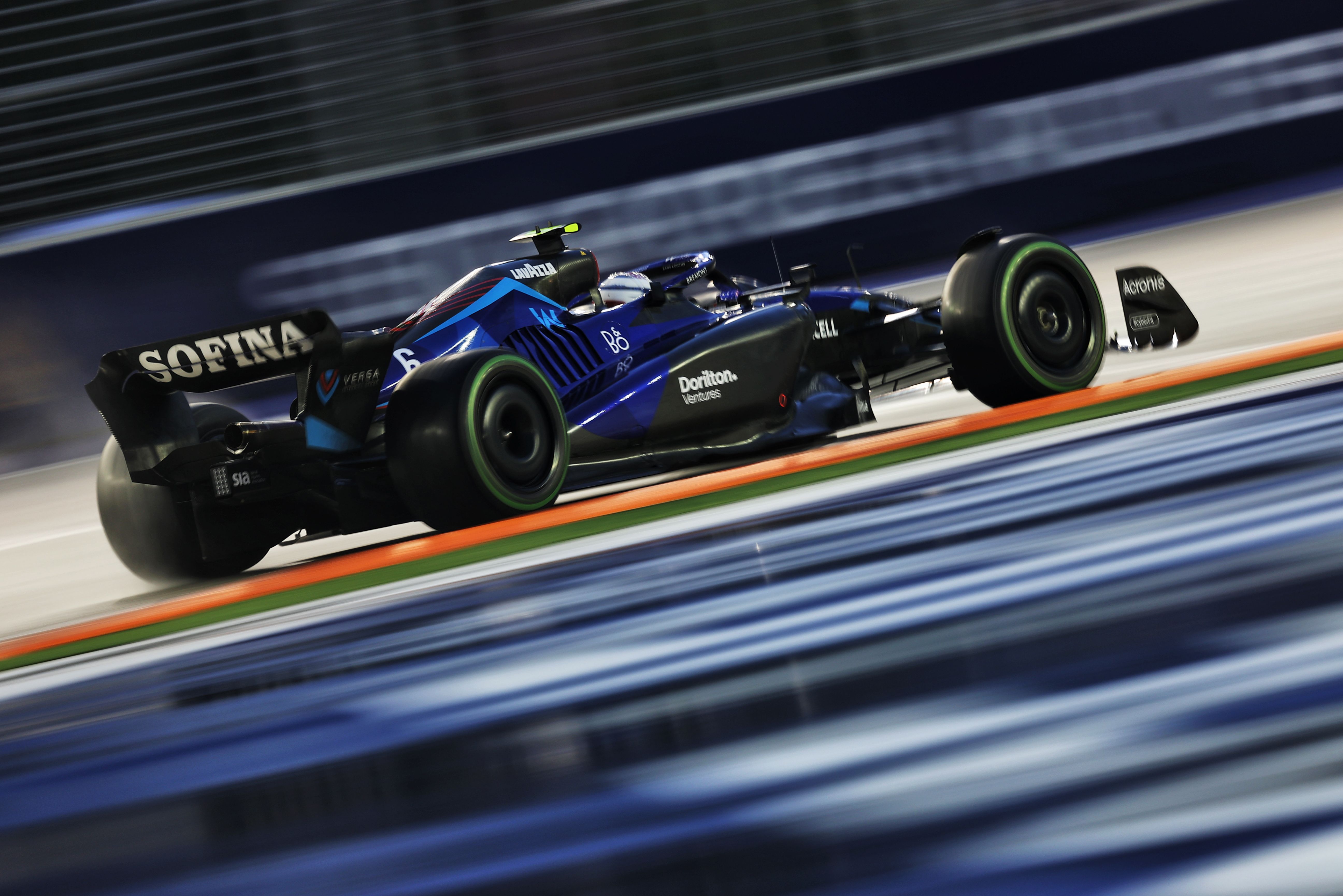 Nicky tackles the damp Marina Bay Street Circuit.