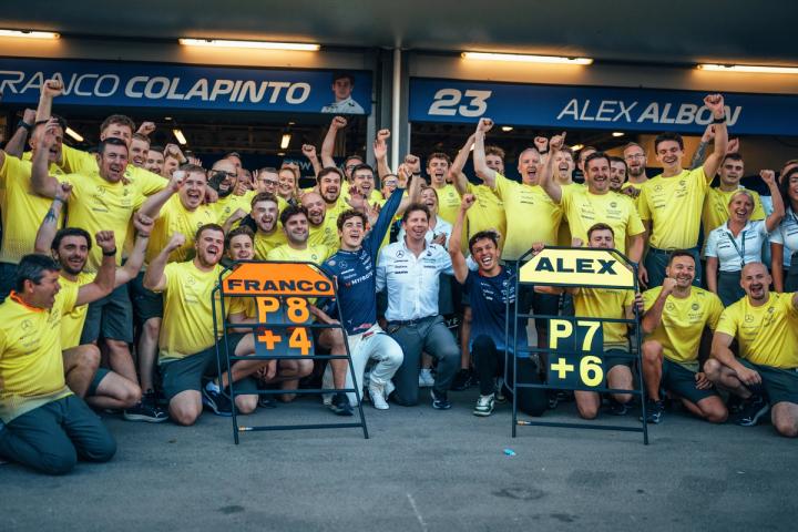 Franco Colapinto, James Vowles and Alex Albon celebrating a double points finish with the team in Azerbaijan