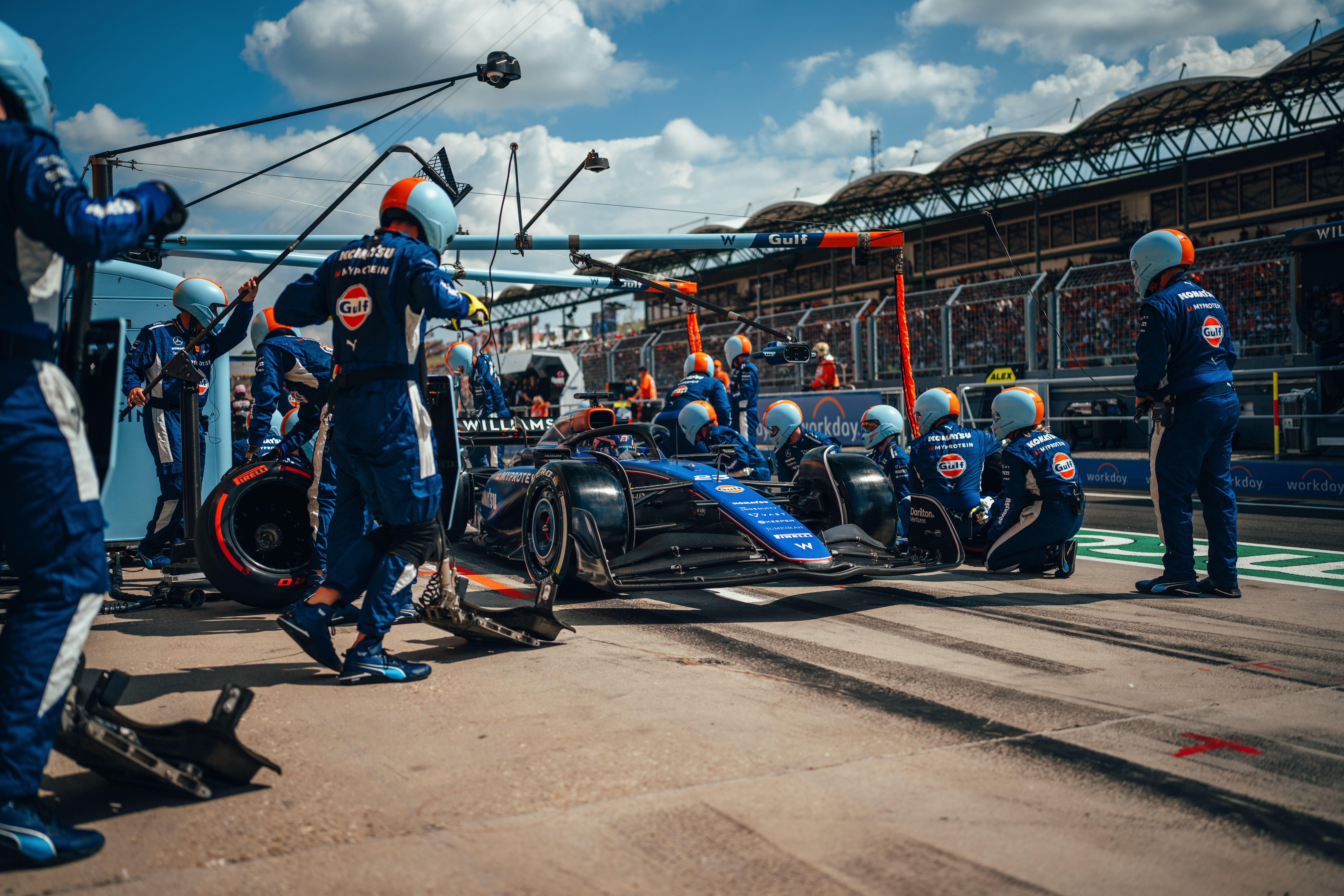 Flawless pit stops from our crew again