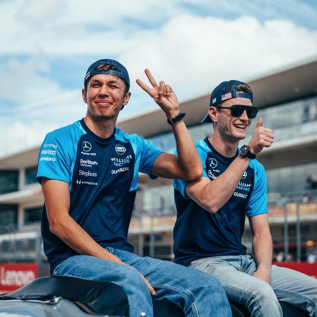 Two happy faces for the Williams Racing duo on the pre-race drivers’ parade.