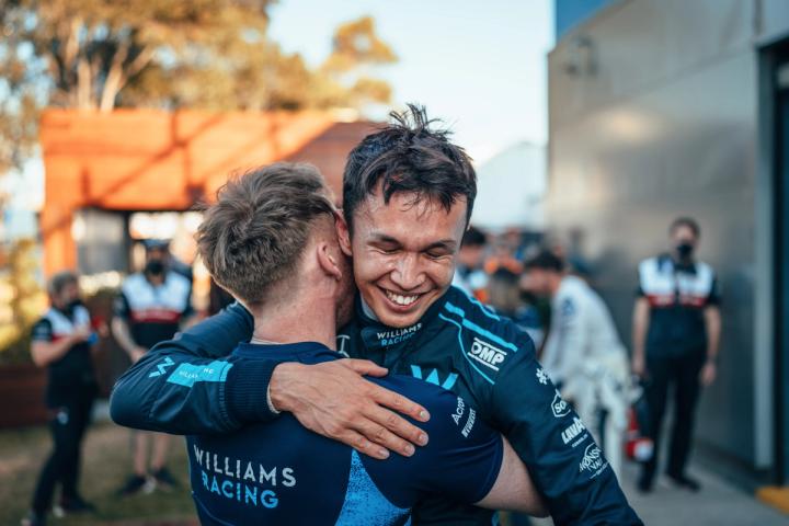 Celebrations between Alex Albon and Patrick Harding after the 2022 Australian GP