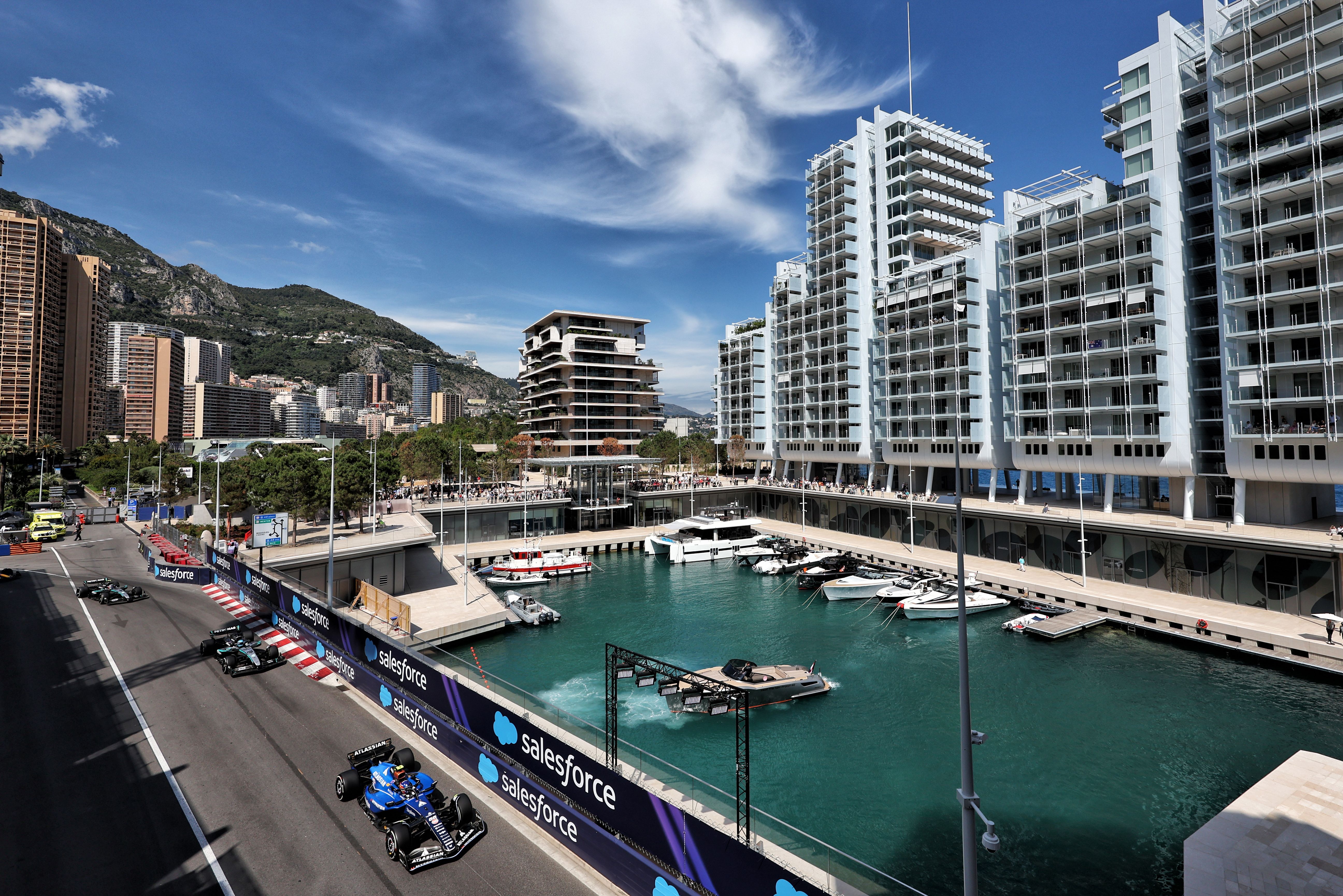 Carbono head into the tunnel