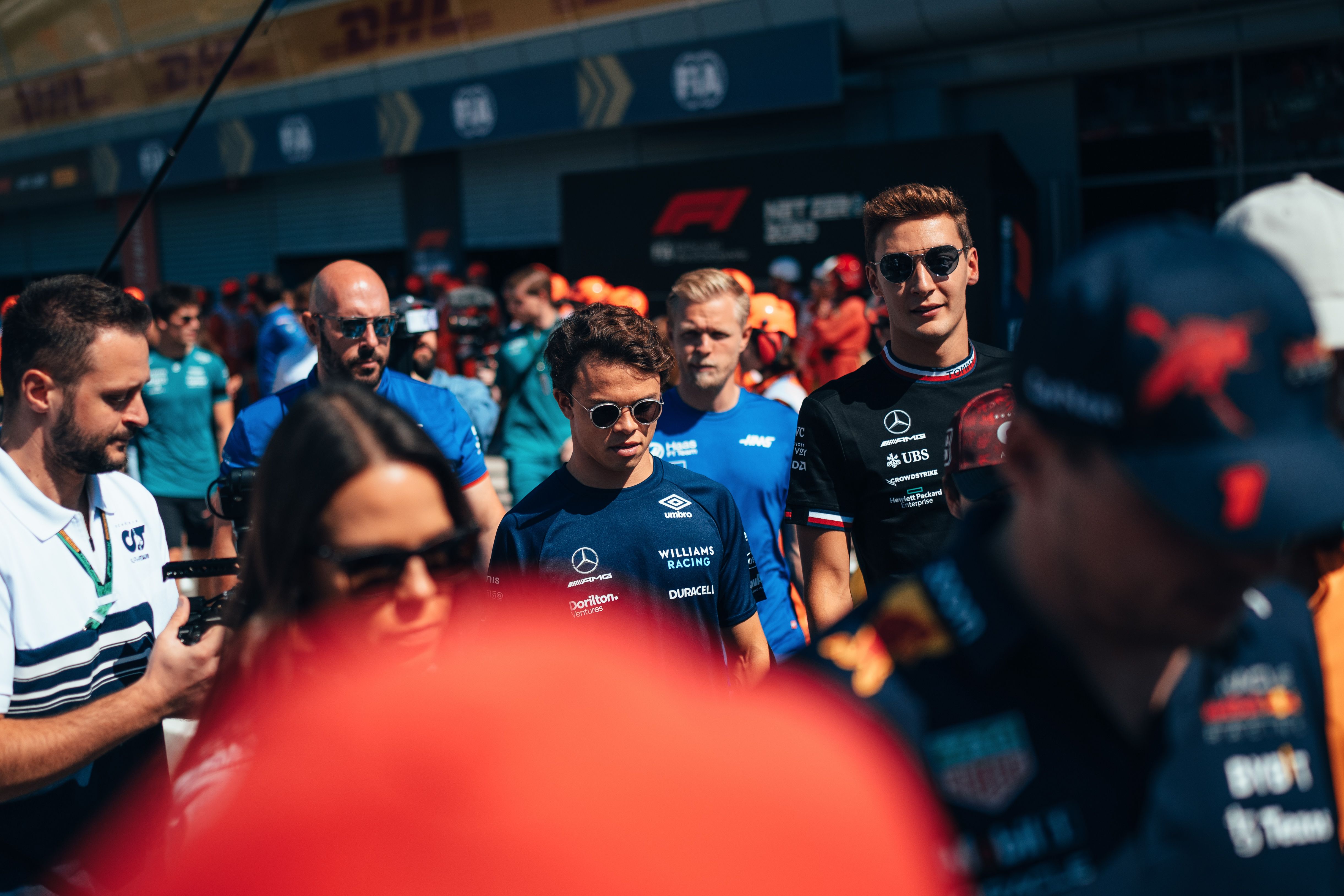 The 2018 F2 champion walks alongside the 2019 F2 champion on the way to the grid