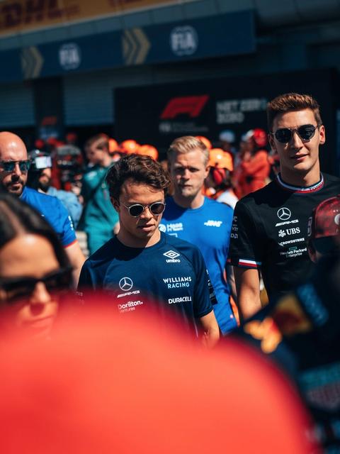 The 2018 F2 champion walks alongside the 2019 F2 champion on the way to the grid