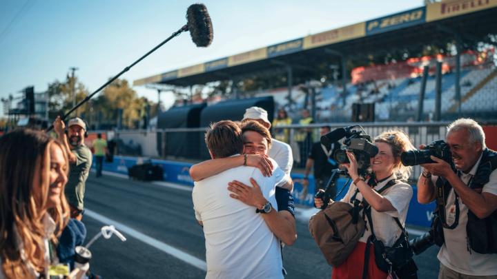 Williams Racing CEO & Team Principal Jost Capito and Nyck de Vries hug after the Italian Grand Prix
