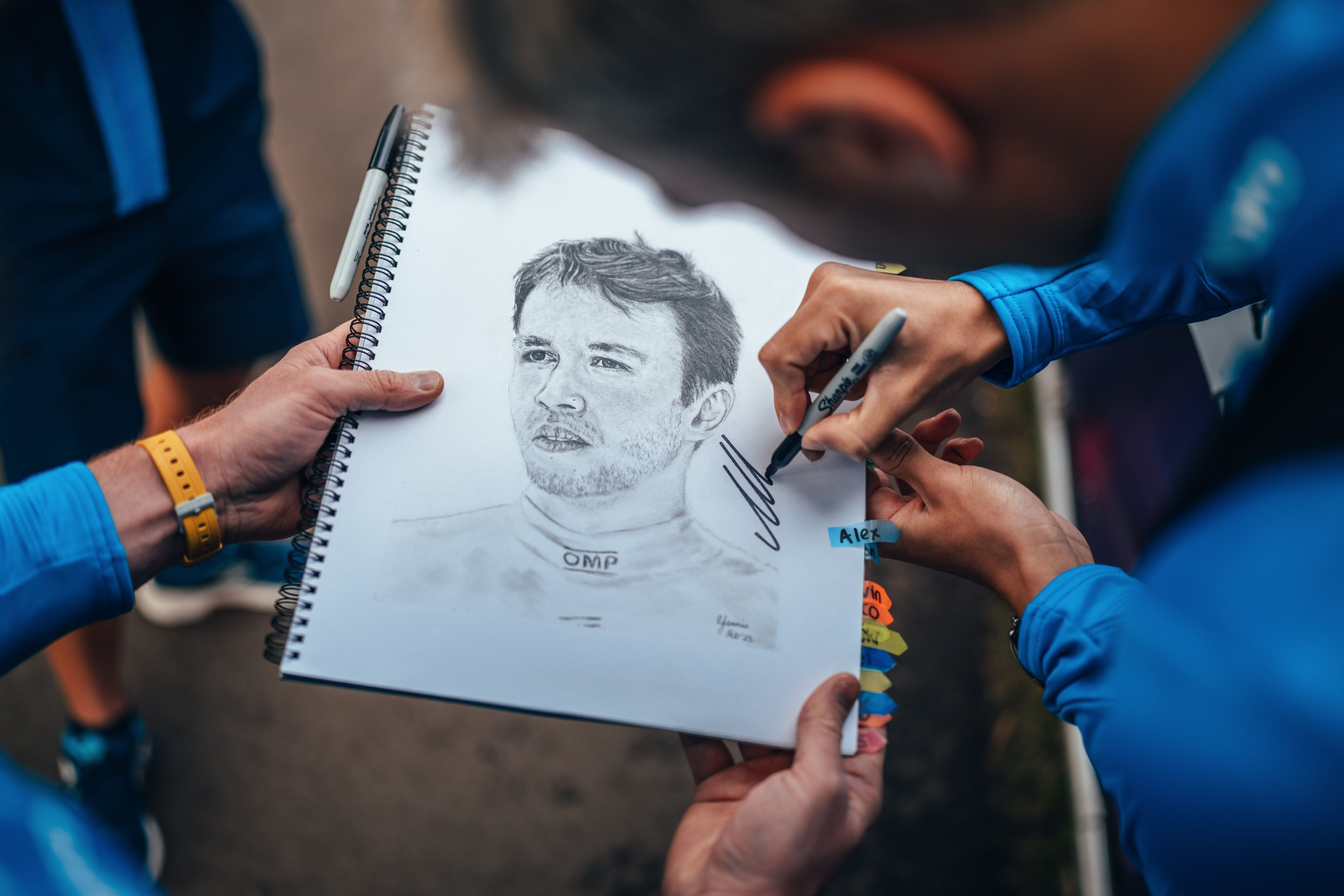 Albono approves of this artist’s drawing by adding his autograph.