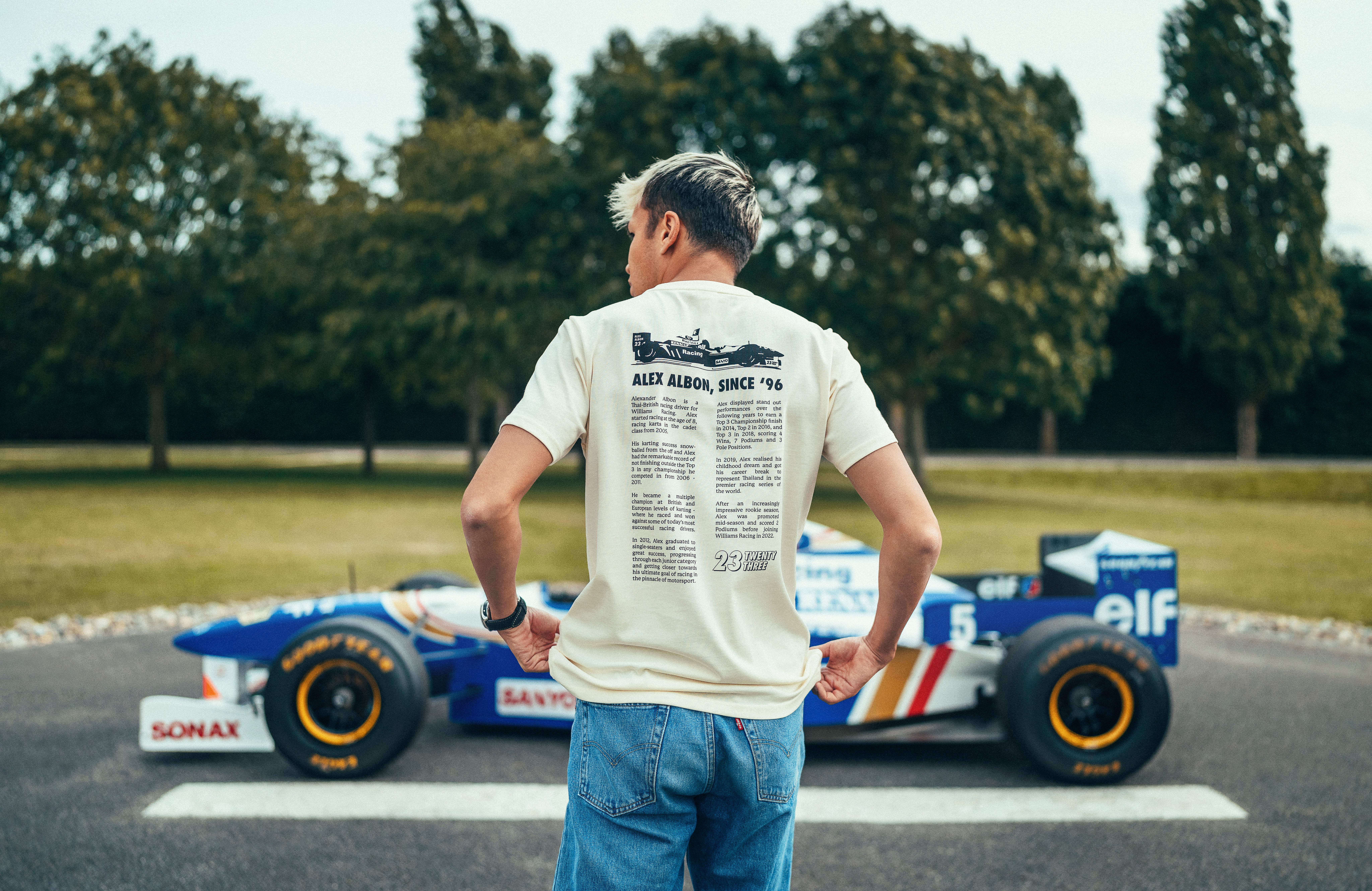 The tee highlights the story of Alex’s rise to the top tier of motorsport.
