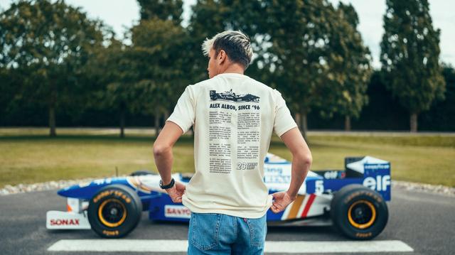The tee highlights the story of Alex’s rise to the top tier of motorsport.