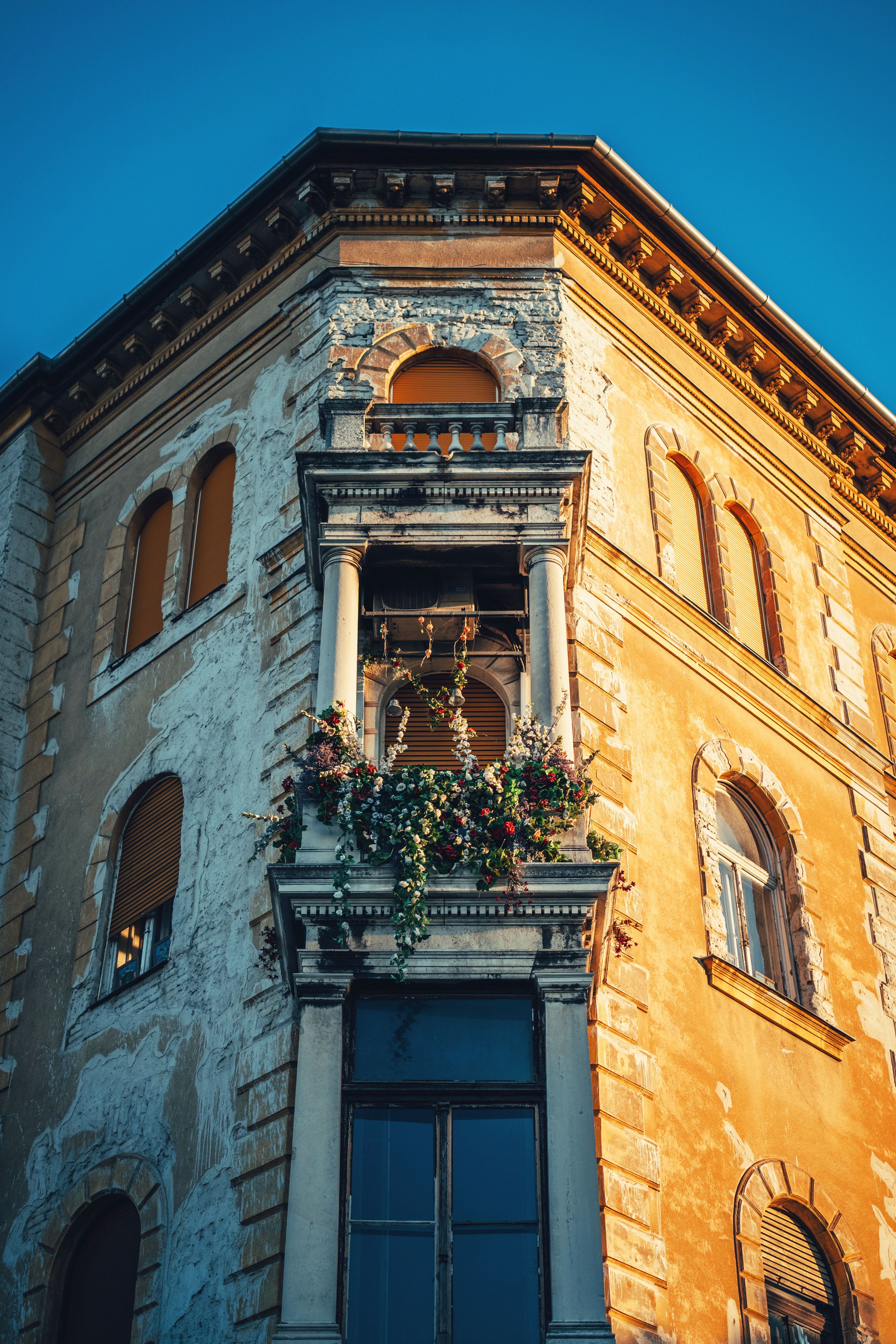 The city becomes even more spectacular as the sun sets.