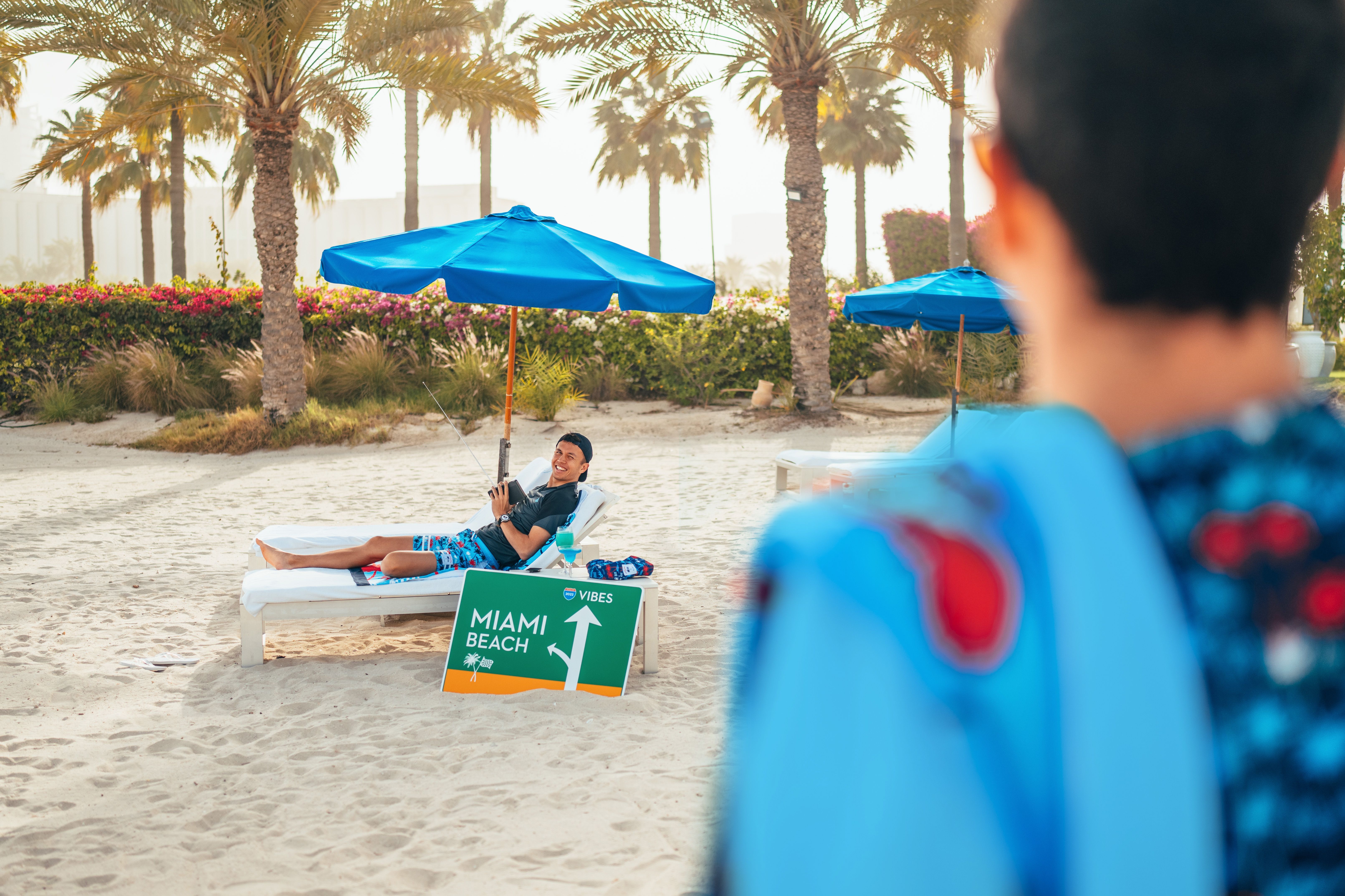 Bienvenido a la playa, Nicky