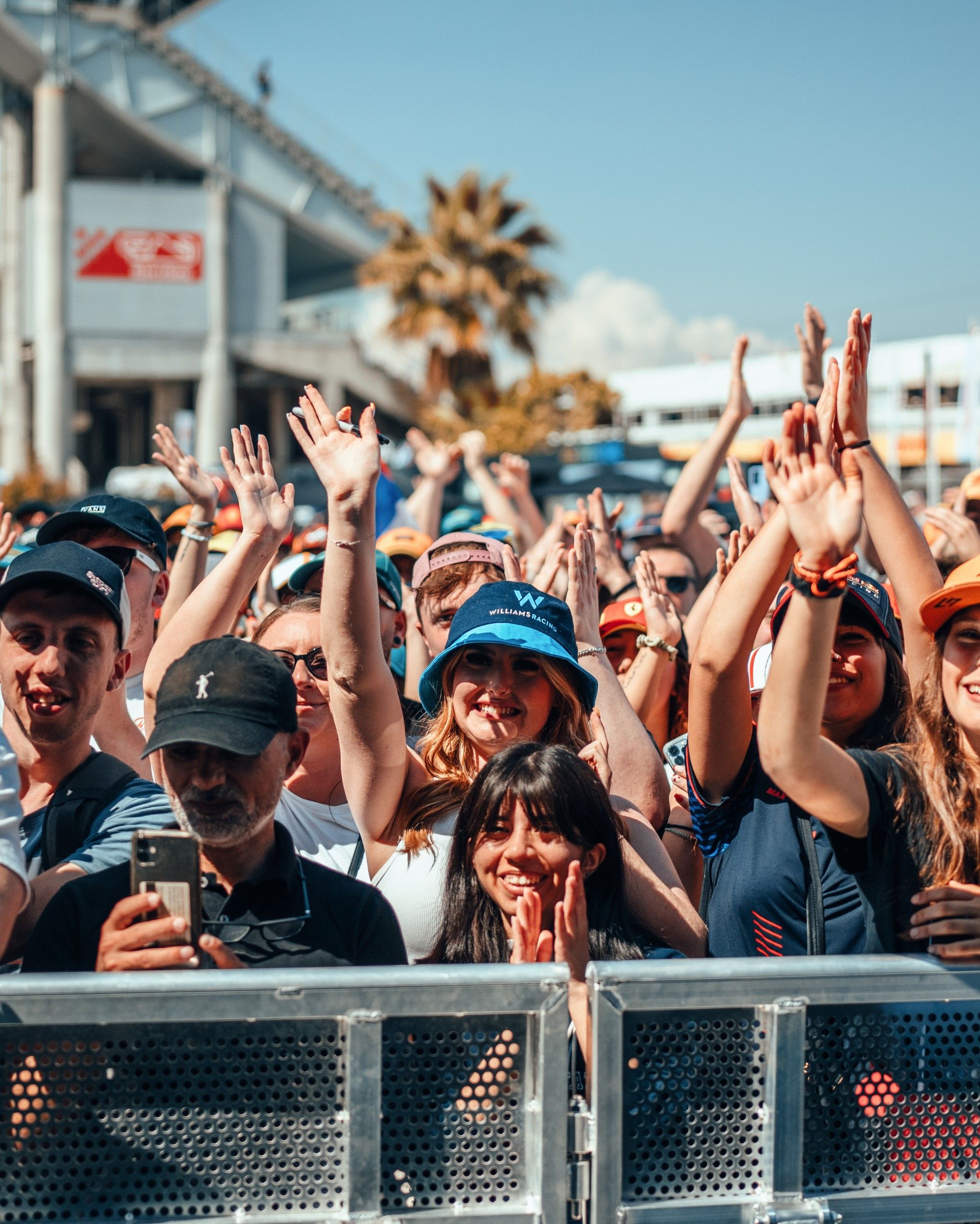 …the fan forum. Nice bucket hat!