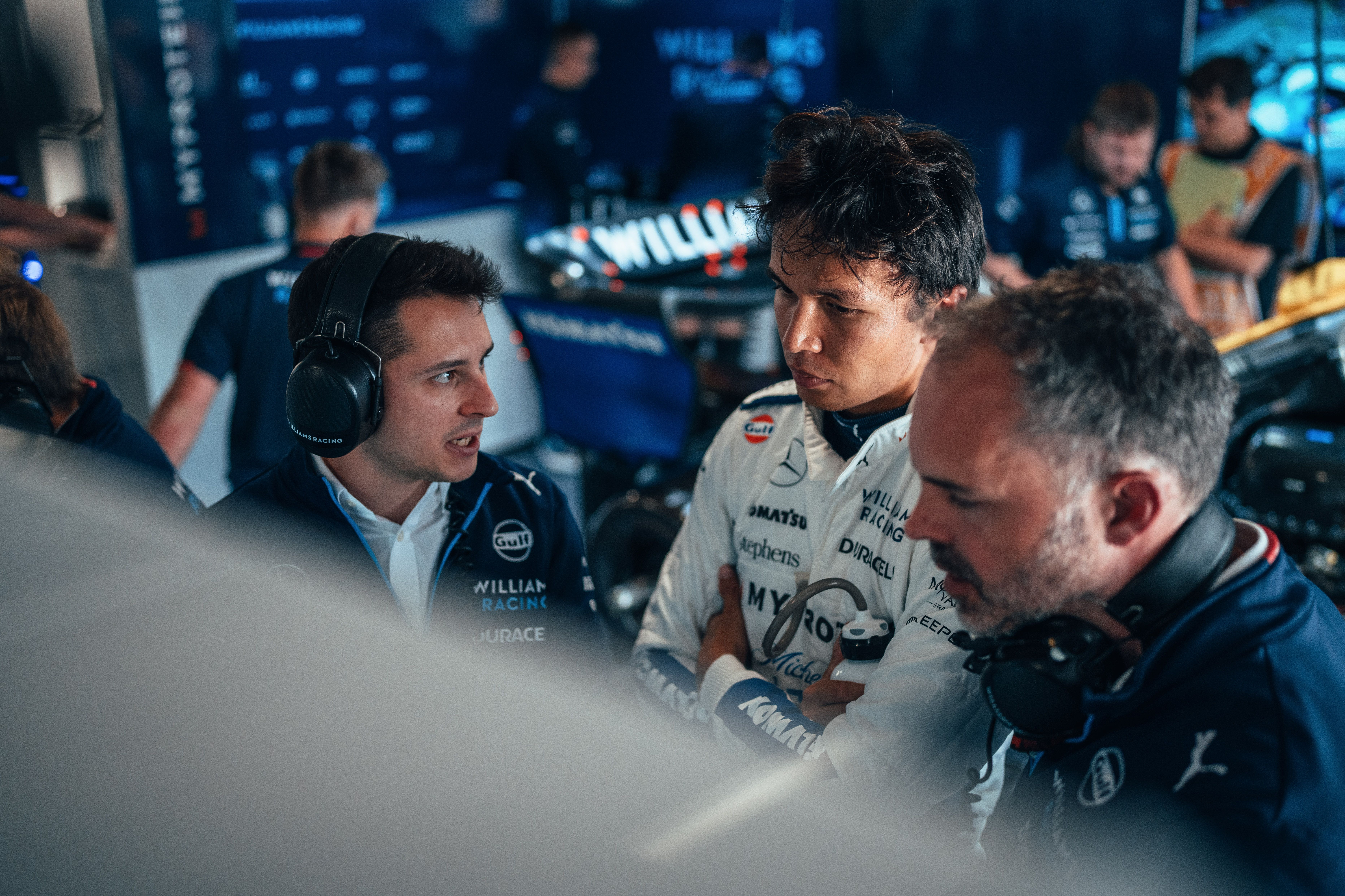 Debriefing at the desk