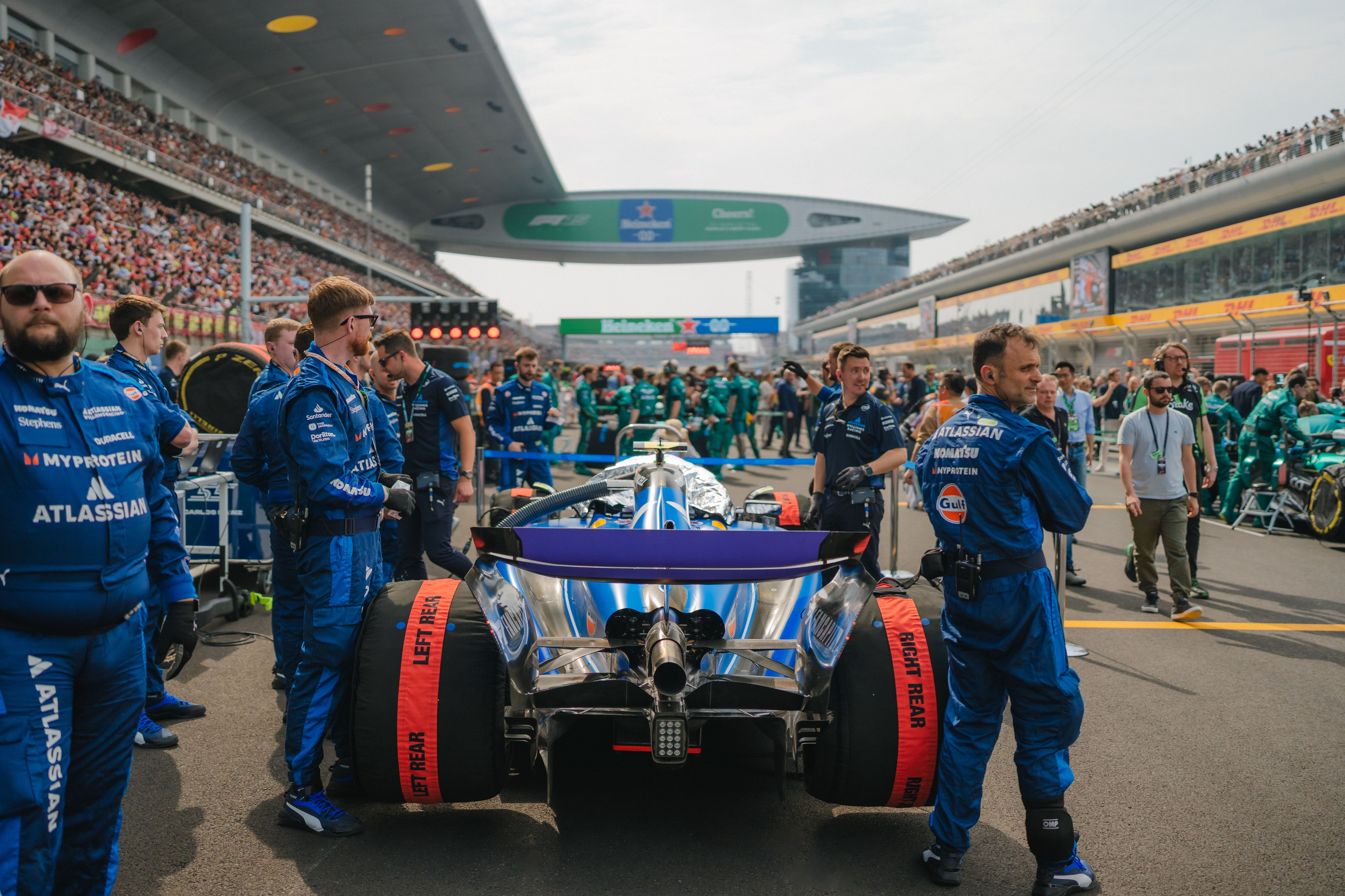 Carlos' pit crew make the final preparations