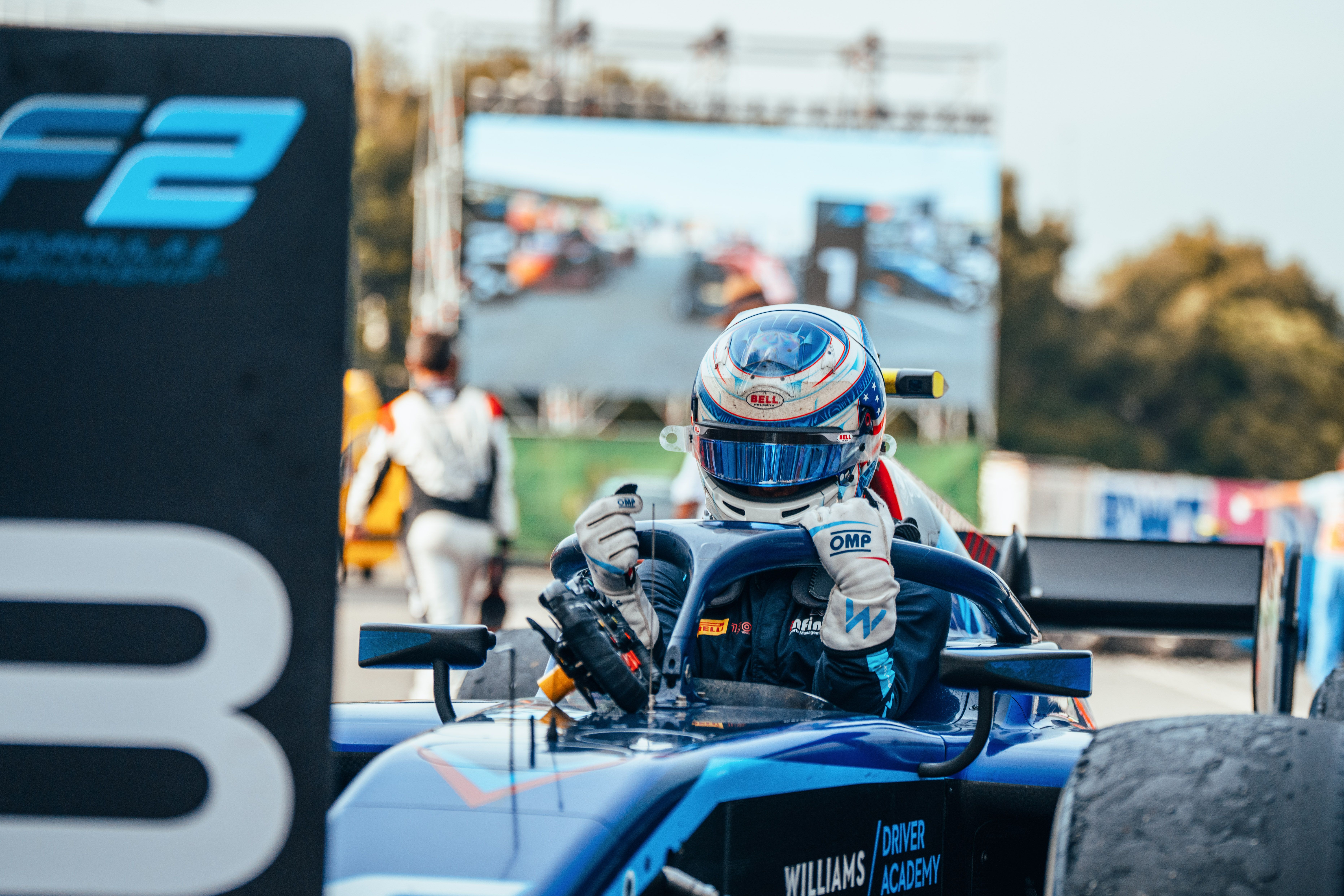 Podium parking for Logan in Barcelona