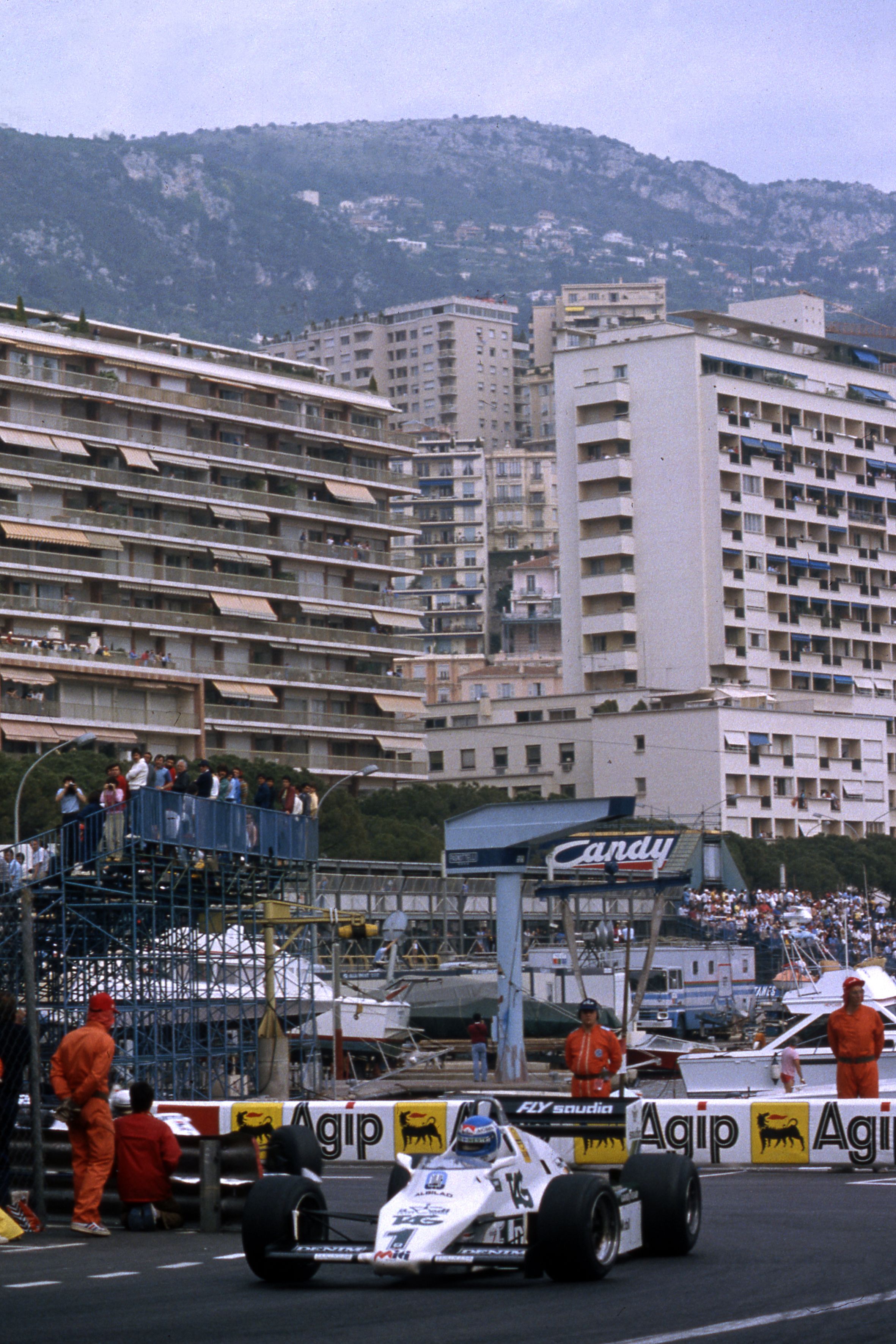 World Champion Keke Rosberg rounds the swimming pool in his FW08C.