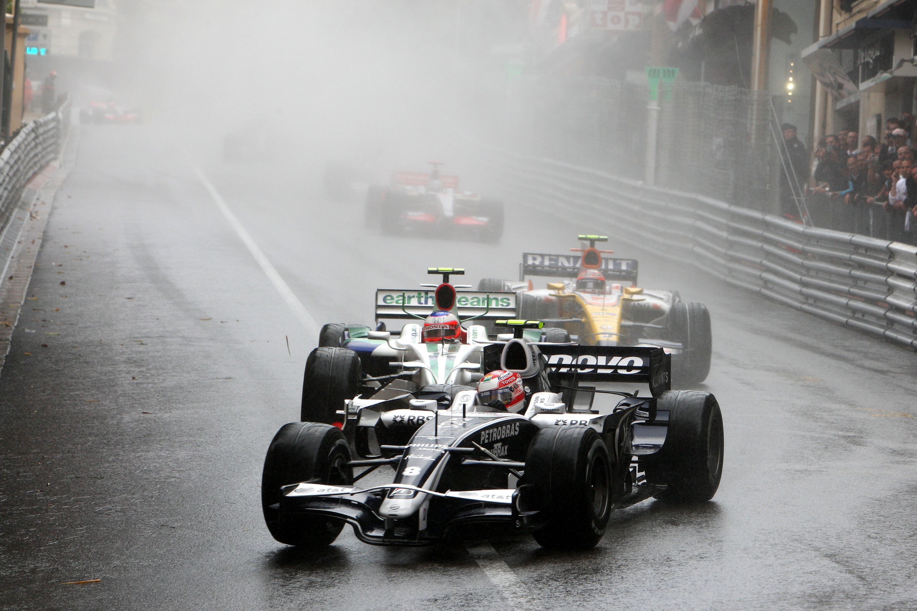 Kazuki Nakajima appears from the spray on his way to a P7 finish in ‘08.