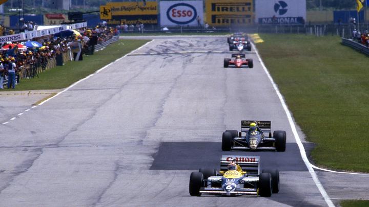 Photo of Nelson Piquet and Ayrton Senna racing at the 1986 Brazilian Grand Prix