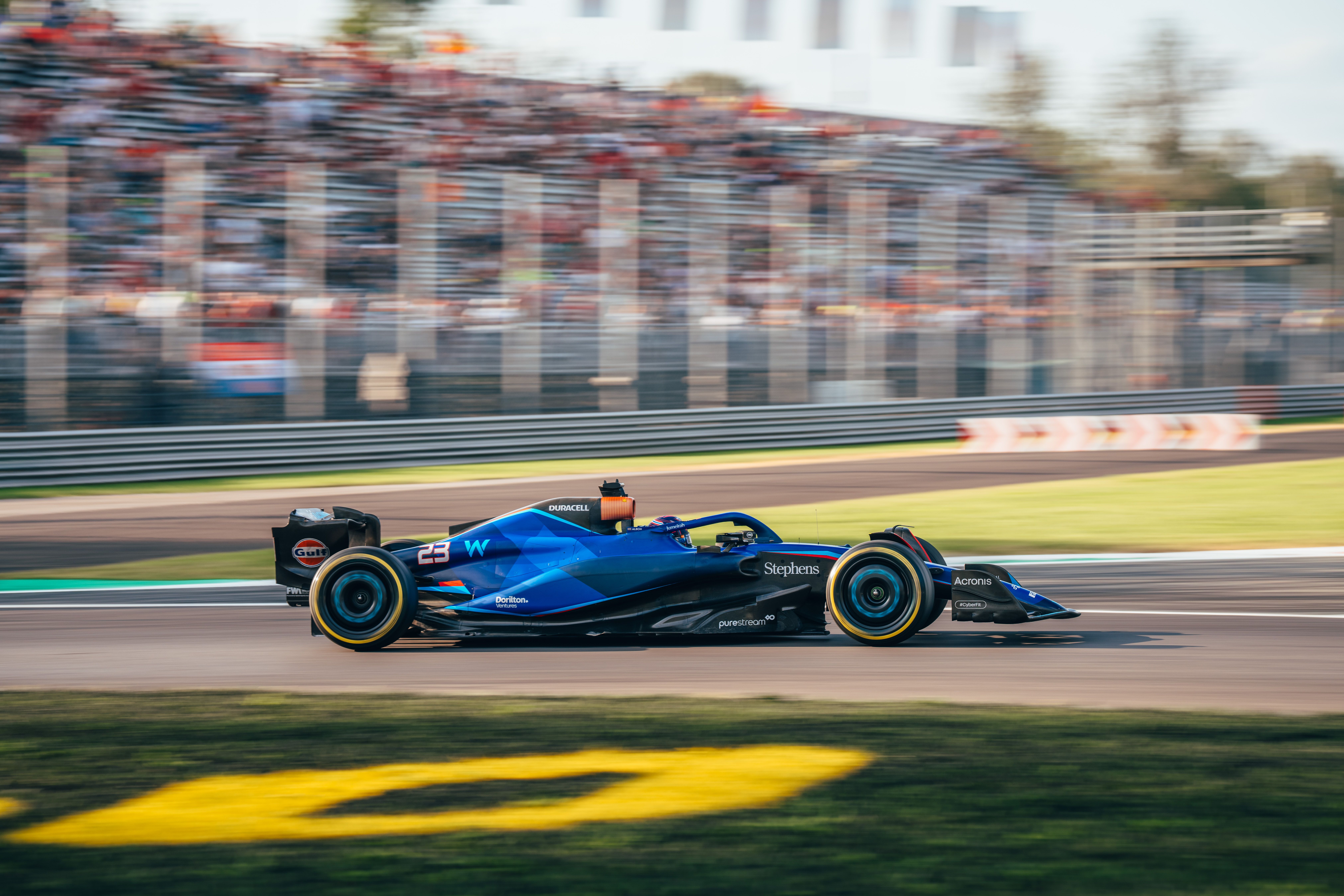 A week later in Monza, Alex drove brilliantly to secure another 7th place, and valuable points for the team. 